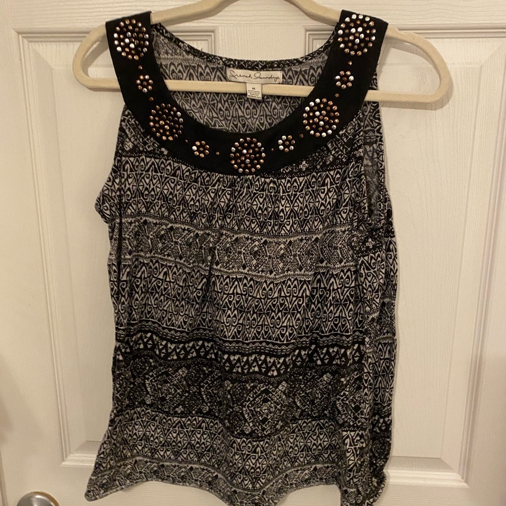 Beaded blouse. Sleeveless, black and white